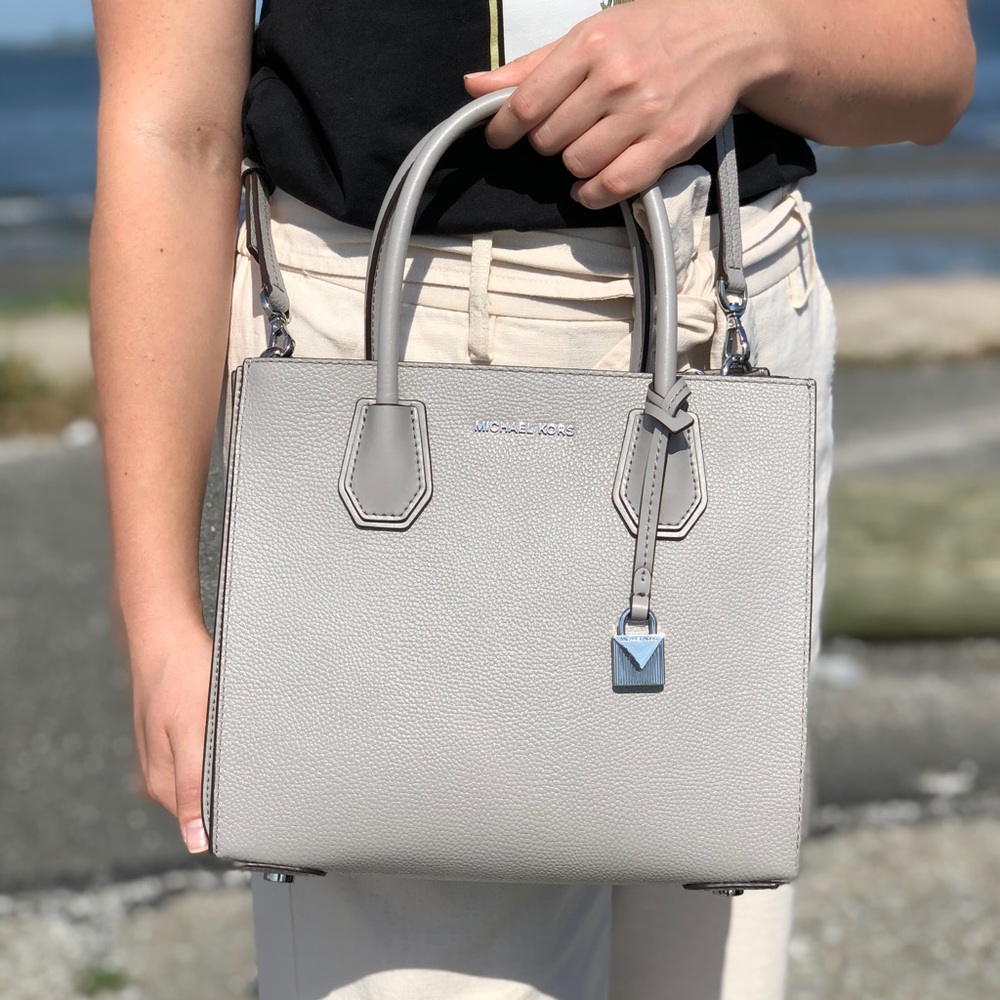 🎁Michael Kors Mercer Accordion Pebble Leather Tote